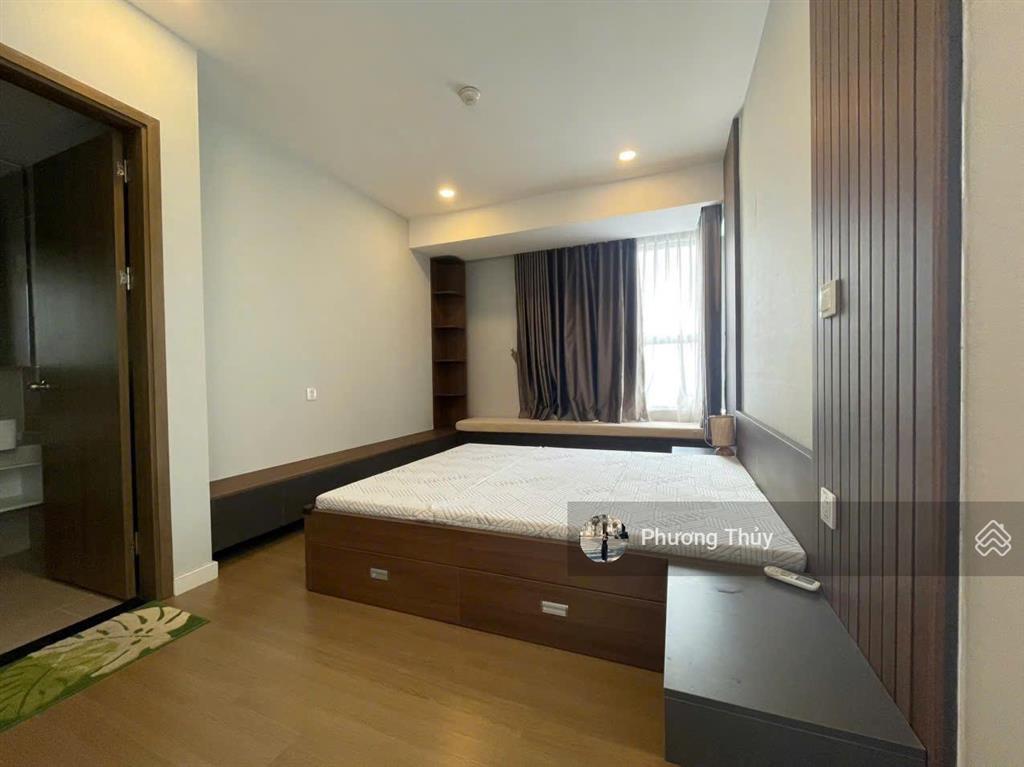 Hạ giá 300 triệu bán nhanh, ch screc tower q. 3. giá 1 tỷ 720 dt76m2, 2pn2nvs, nội thất cơ bản shr