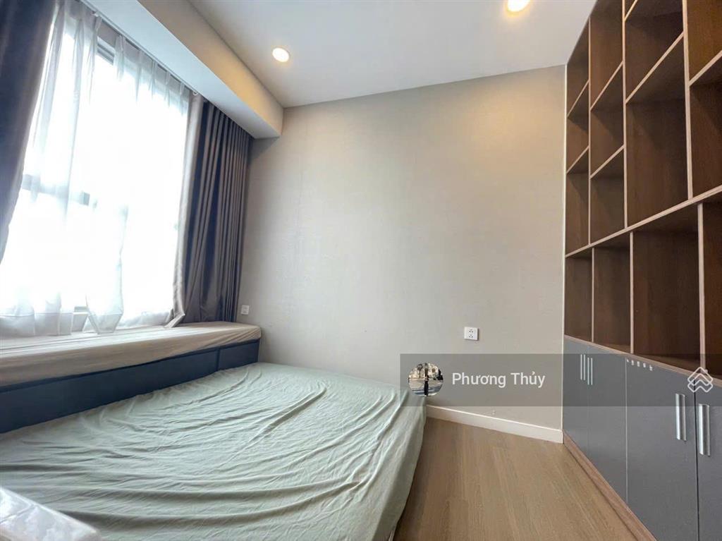 Hạ giá 300 triệu bán nhanh, ch screc tower q. 3. giá 1 tỷ 720 dt76m2, 2pn2nvs, nội thất cơ bản shr