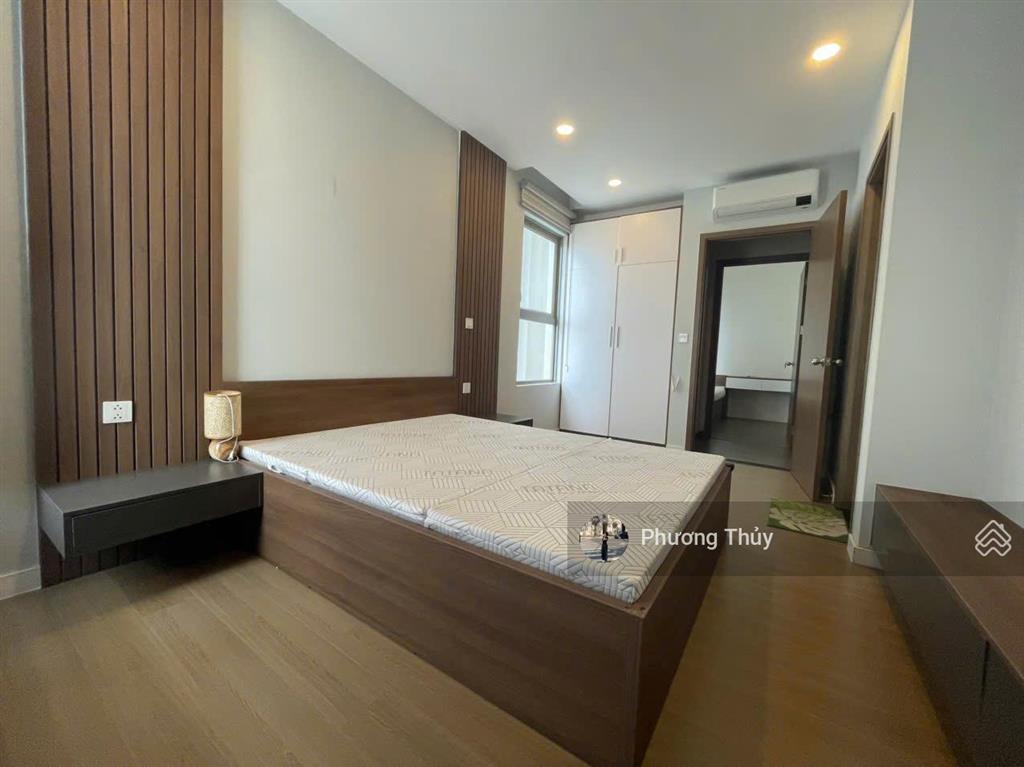 Hạ giá 300 triệu bán nhanh, ch screc tower q. 3. giá 1 tỷ 720 dt76m2, 2pn2nvs, nội thất cơ bản shr