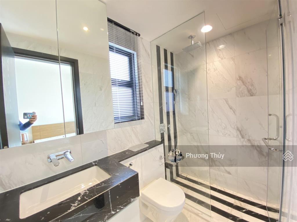 Hạ giá 300 triệu bán nhanh, ch screc tower q. 3. giá 1 tỷ 720 dt76m2, 2pn2nvs, nội thất cơ bản shr