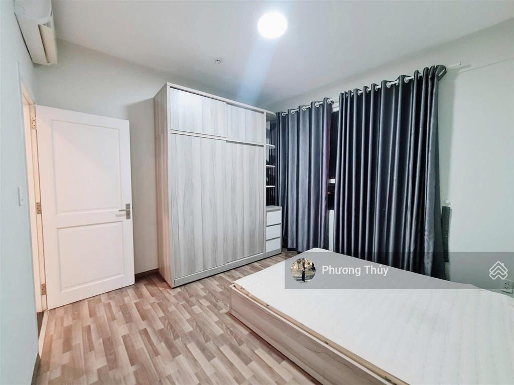 Chủ đi định cư bán gấp, ch h2 hoàng diệu q. 4 giá 1 tỷ 680 dt66m2, 2pn2nvs, tầng trung  có sổ hồng