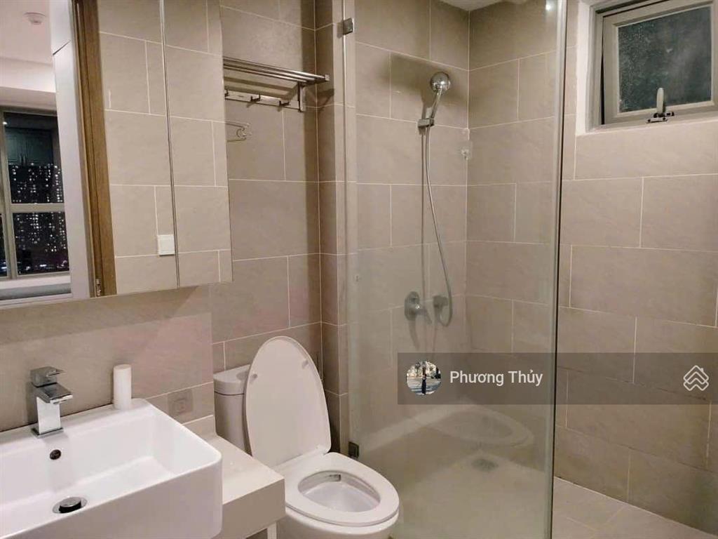 Chủ đi định cư bán gấp, ch h2 hoàng diệu q. 4 giá 1 tỷ 680 dt66m2, 2pn2nvs, tầng trung  có sổ hồng