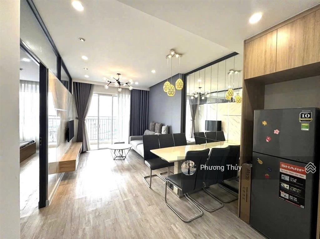 Chủ đi định cư bán gấp, ch h2 hoàng diệu q. 4 giá 1 tỷ 680 dt66m2, 2pn2nvs, tầng trung  có sổ hồng