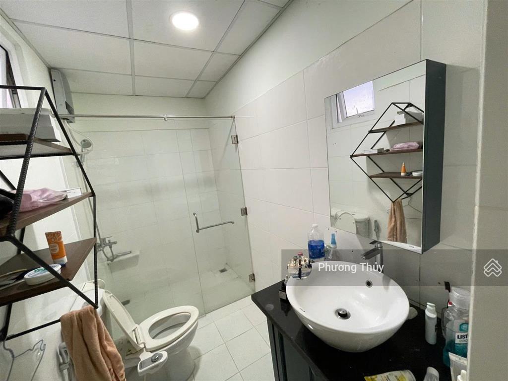 Hạ giá 300 triệu bán nhanh, ch screc tower q. 3 dt 76m2, 2pn2nvs, nội thất cơ bản  shr
