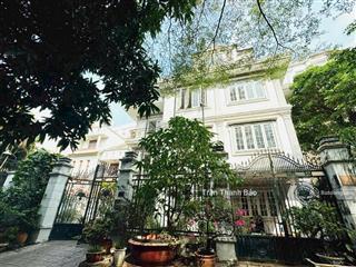 Bán nhà view công viên khu compound phường thảo điền. dt 350m2  3 tầng  hđt 170 tr  giá 108 tỷ