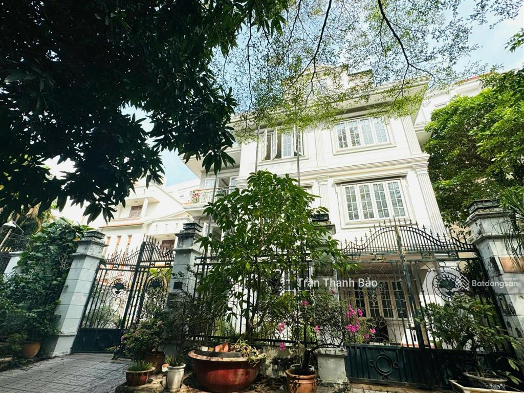 Bán nhà view công viên khu compound phường thảo điền. dt 350m2  3 tầng  hđt 170 tr  giá 108 tỷ