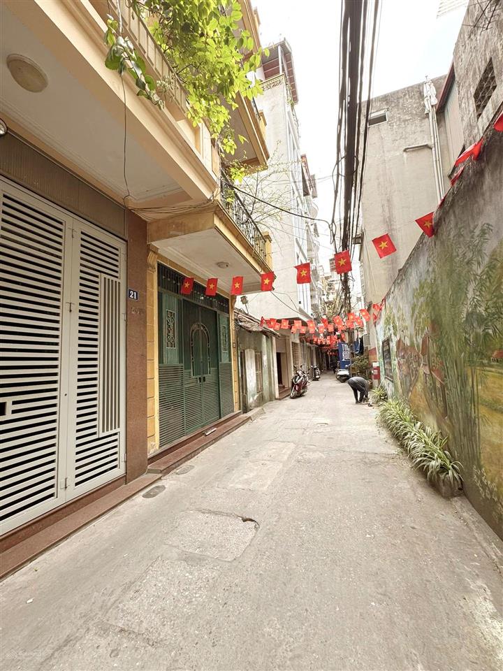 Hiếm  50m ra mặt phố ngọc hà  3 thoáng  ngõ thông đội cấn  60m x 7 tầng  kd tốt.