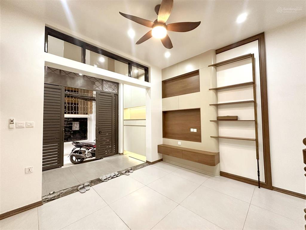 Gấp 3 thoáng bán nhà tôn thất tùng vị trí đẹp gần phố dân xây kcbt 45mx5t. giá 12.x ty