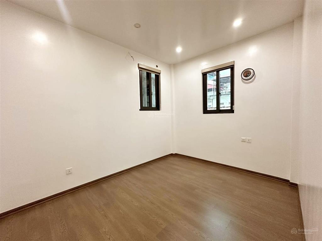 Gấp 3 thoáng bán nhà tôn thất tùng vị trí đẹp gần phố dân xây kcbt 45mx5t. giá 12.x ty