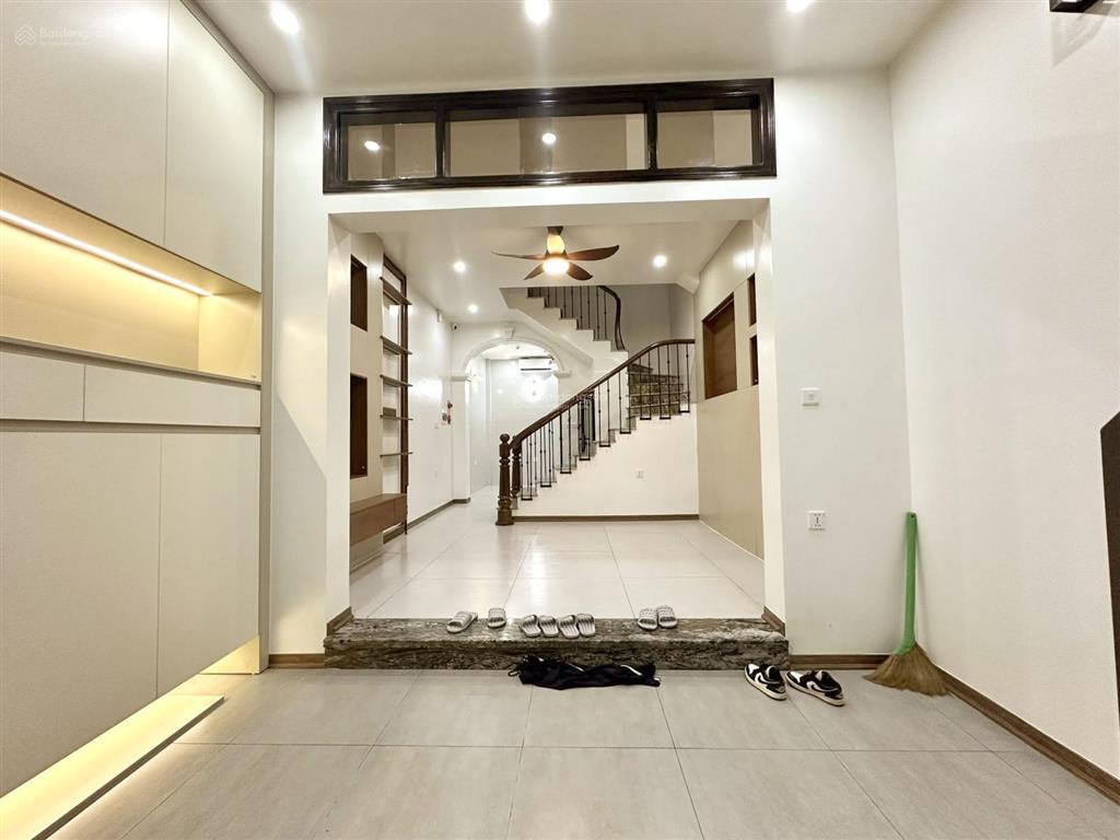 Gấp 3 thoáng bán nhà tôn thất tùng vị trí đẹp gần phố dân xây kcbt 45mx5t. giá 12.x ty