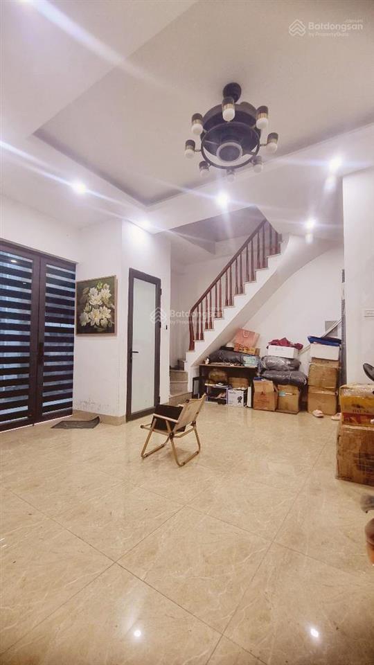 Gấp lô góc bán nhà láng oto vào nhà dân xây mới 45mx6t thang máy.