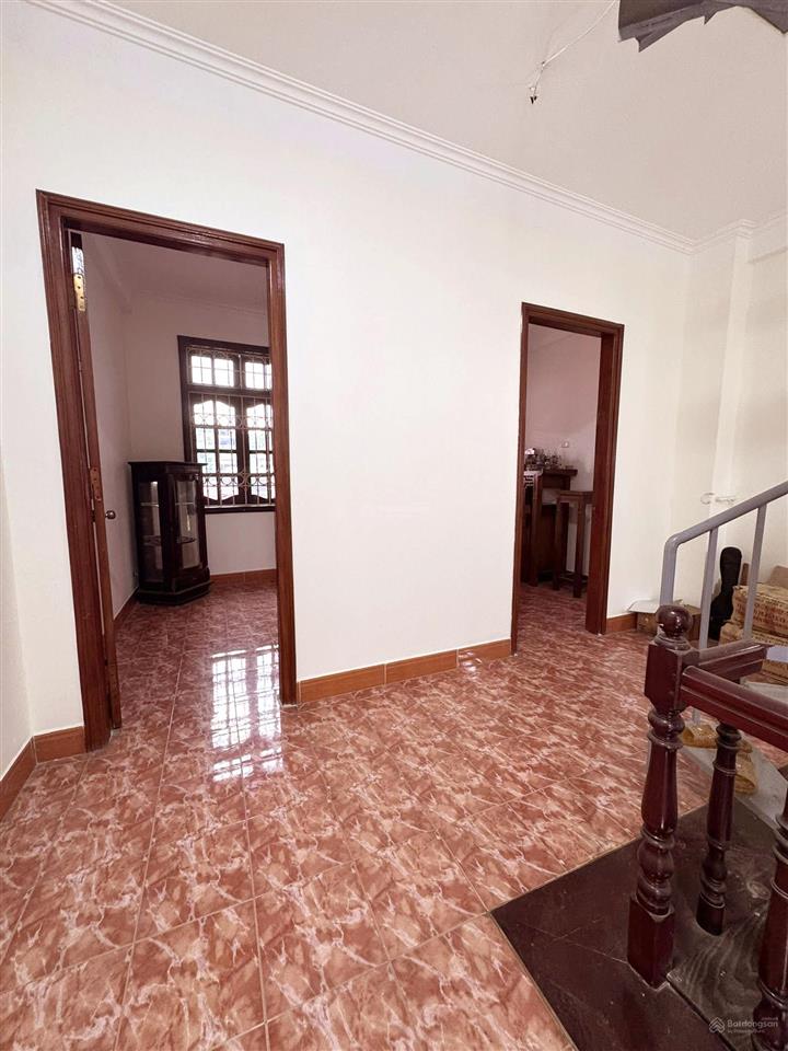 2 mặt ngõ hoàng cầu 30m ra oto tránh dân xây kcbt 55mx 5t. giá 14.xty
