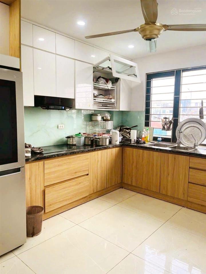 2 mặt thoáng gần phố bán nhà trường chinh oto đỗ cửa 65mx6t.