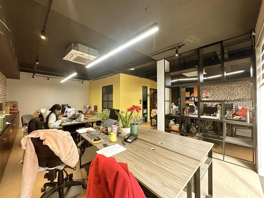 Hiếm nhà bán pl học viện tư pháp lê văn lương mặt tiền đẹp 11m dt 100mx5t dòng tiền 100tr/th