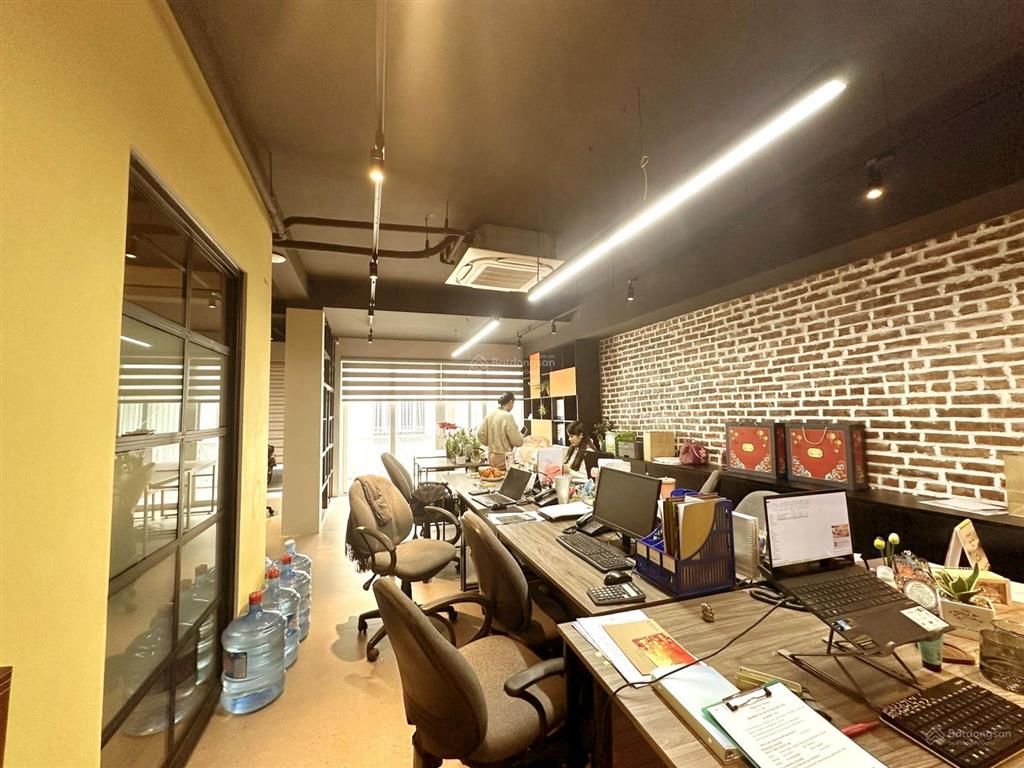 Hiếm nhà bán pl học viện tư pháp lê văn lương mặt tiền đẹp 11m dt 100mx5t dòng tiền 100tr/th