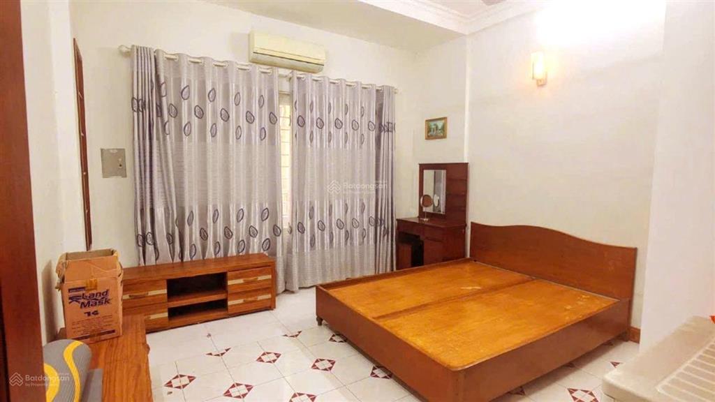 Oto vào gần mặt phố dương quảng hàm mặt tiền đẹp kd nhỏ 50mx5t kd nhỏ.