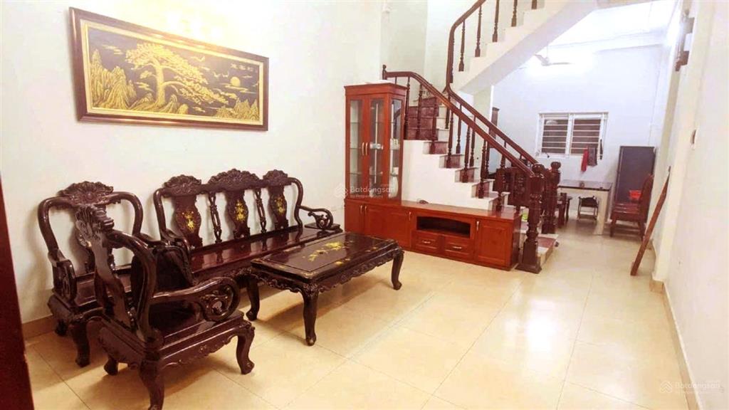 Oto vào gần mặt phố dương quảng hàm mặt tiền đẹp kd nhỏ 50mx5t kd nhỏ.