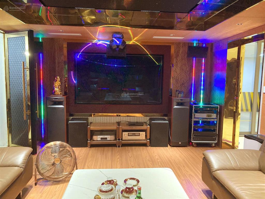 Chính chủ cần bán biệt thự đơn lập 316m2, mặt tiền 16m, tặng full nội thất cao cấp