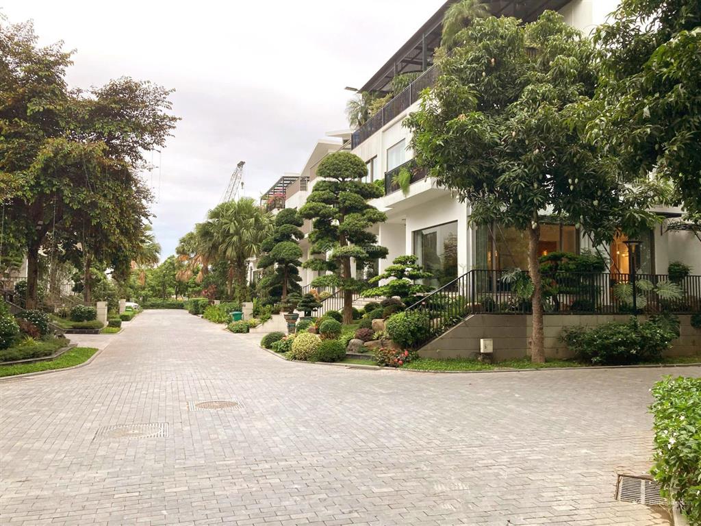 Chính chủ cần bán biệt thự đơn lập 316m2, mặt tiền 16m, tặng full nội thất cao cấp