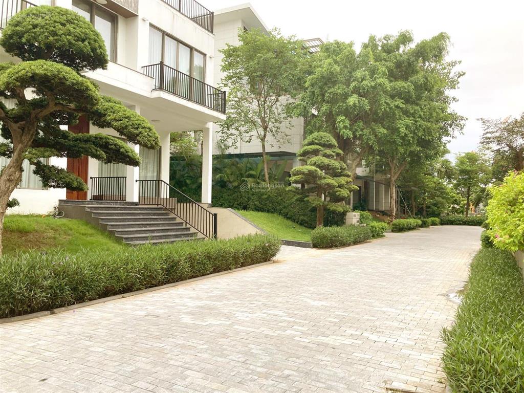 Chính chủ cần bán biệt thự đơn lập 316m2, mặt tiền 16m, tặng full nội thất cao cấp