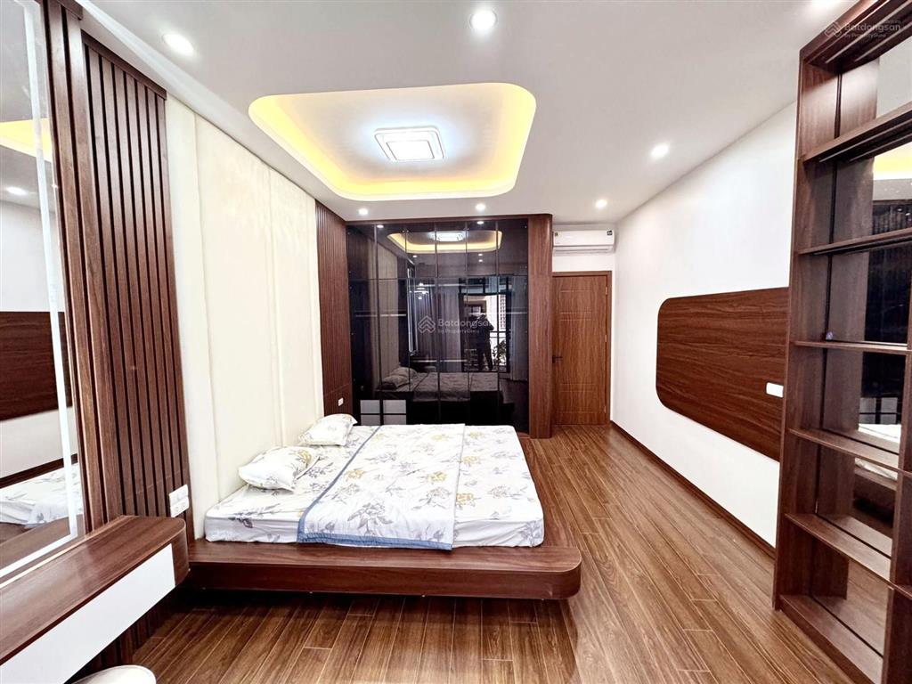 Pl hoàng văn thái  2 ô tô tránh  view hồ  2 thoáng trước sau  kd và ở cực ổn  50mx6t