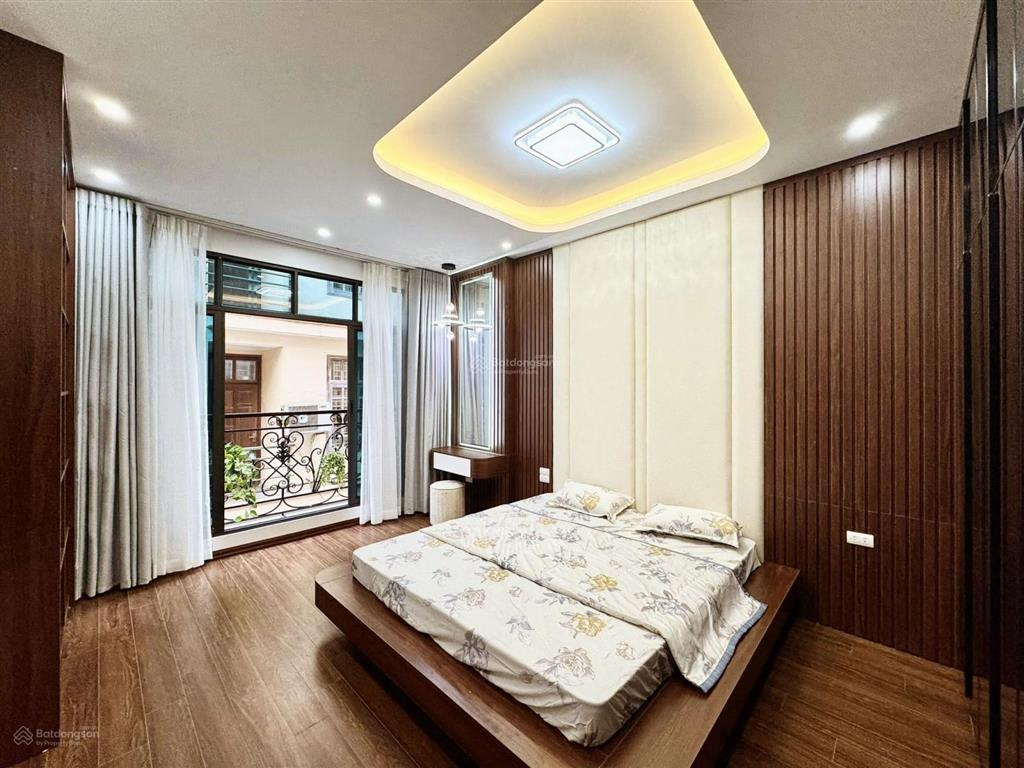 Pl hoàng văn thái  2 ô tô tránh  view hồ  2 thoáng trước sau  kd và ở cực ổn  50mx6t