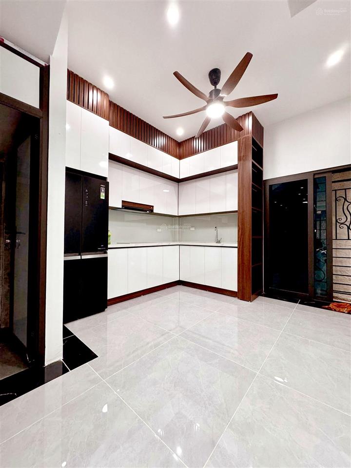 Pl hoàng văn thái  2 ô tô tránh  view hồ  2 thoáng trước sau  kd và ở cực ổn  50mx6t