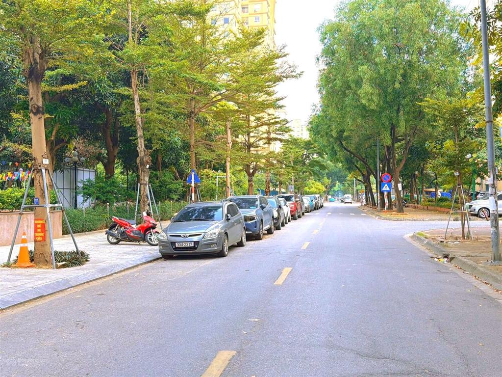 Hạ 3 tỷ cần bán gấp mặt phố đinh núp quận cầu giấy vỉa hè siêu rộng 5 tầng thang máy dt115m.