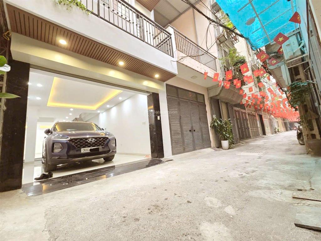 Gấp oto vào nhà lê trọng tấn 2 thoáng oto chờ thang máy 55m x 4t gần phố.