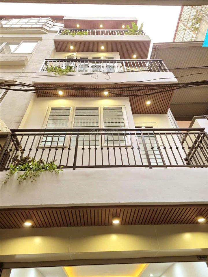 Gấp oto vào nhà lê trọng tấn 2 thoáng oto chờ thang máy 55m x 4t gần phố.
