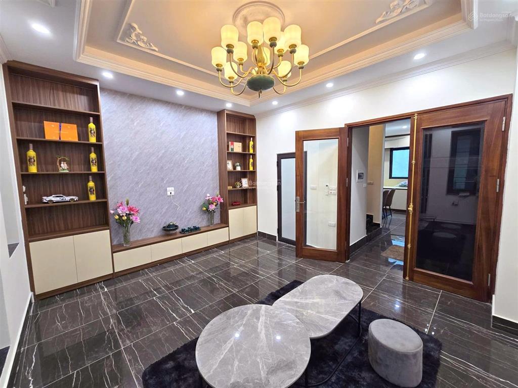 Bán nhà dương quảng hàm2 mặt ngõ oto tránh 5m ra mặt phố 50m x 5t thang máy. giá 22.x tỷ