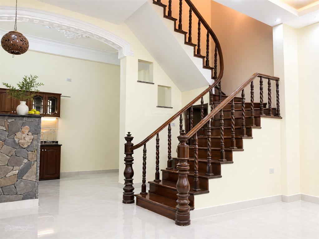 Gần 200tr/m  30m ra mặt phố tô vĩnh diện  ngõ thoáng sáng  50m x 4t