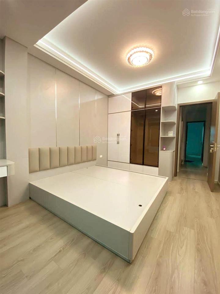 2 thoáng  ô tô đỗ cửa  bán nhà láng  giáp cầu giấy  5 tầng  thang máy  dt 36/43m.