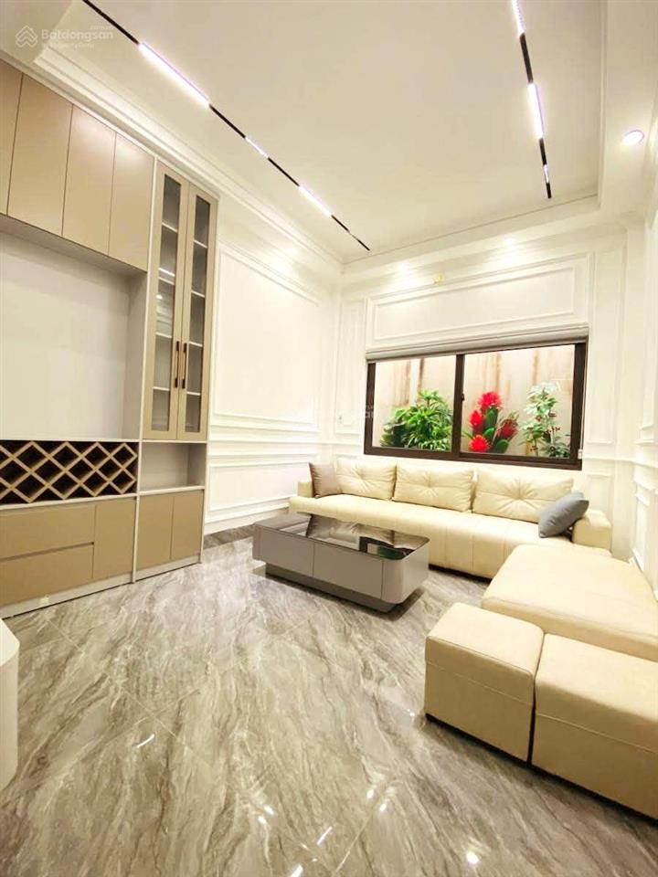 2 thoáng  ô tô đỗ cửa  bán nhà láng  giáp cầu giấy  5 tầng  thang máy  dt 36/43m.