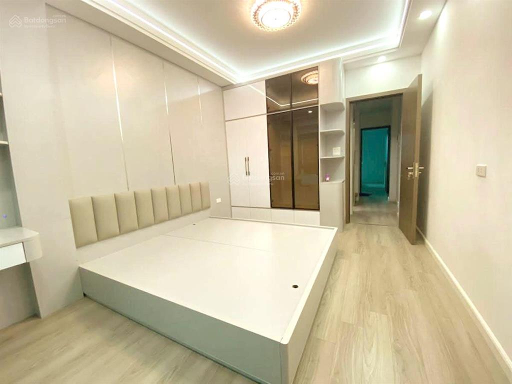 2 thoáng  ô tô đỗ cửa  bán nhà láng  giáp cầu giấy  5 tầng  thang máy  dt 36/43m.