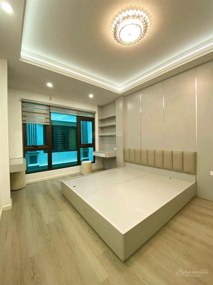 2 thoáng  ô tô đỗ cửa  bán nhà láng  giáp cầu giấy  5 tầng  thang máy  dt 36/43m.