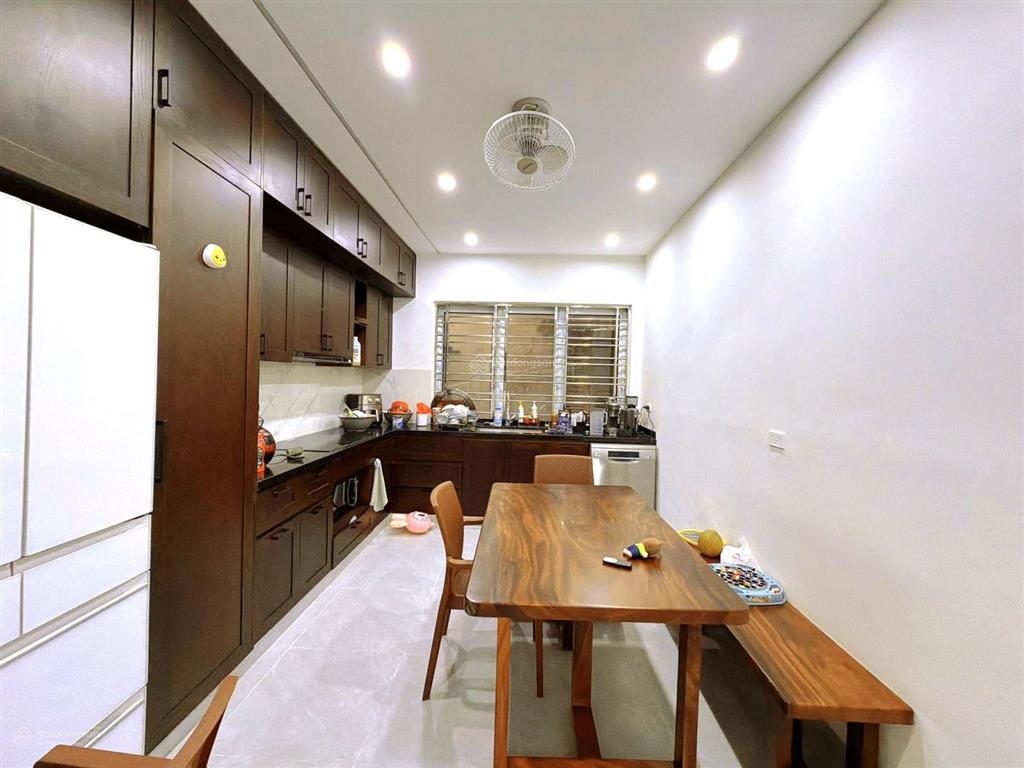 2 thoáng  50m ra mặt phố xuân thủy  tt cầu giấy  nhà dân xây  nội thất xịn  54m x 4t.