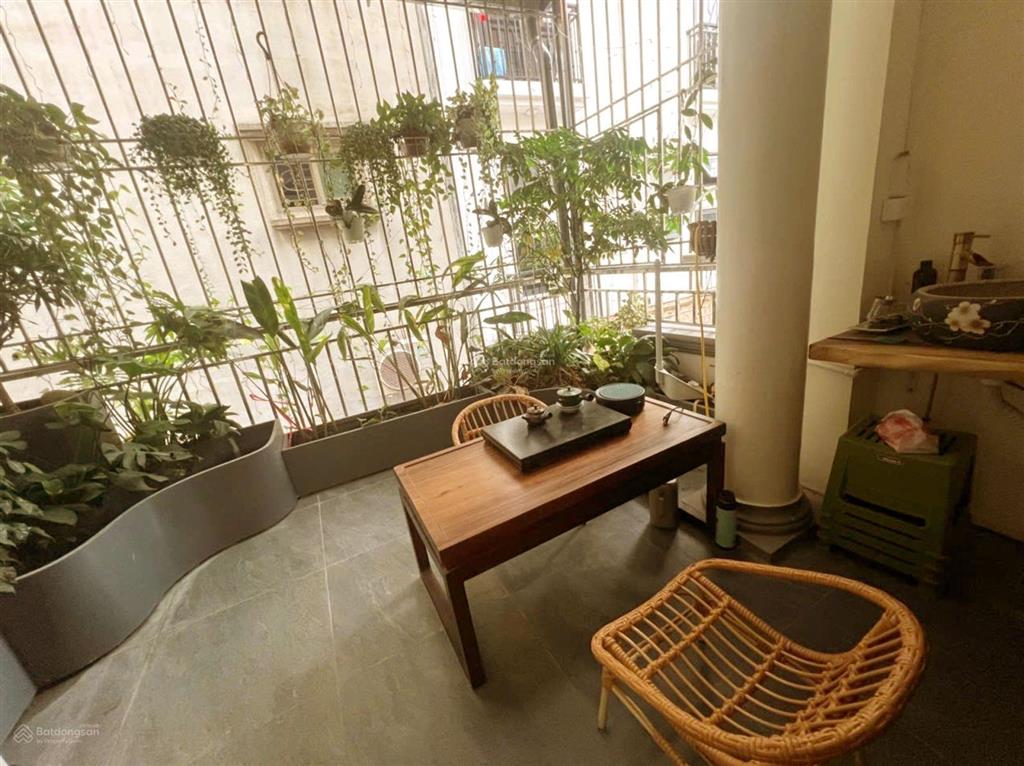 2 thoáng  50m ra mặt phố xuân thủy  tt cầu giấy  nhà dân xây  nội thất xịn  54m x 4t.