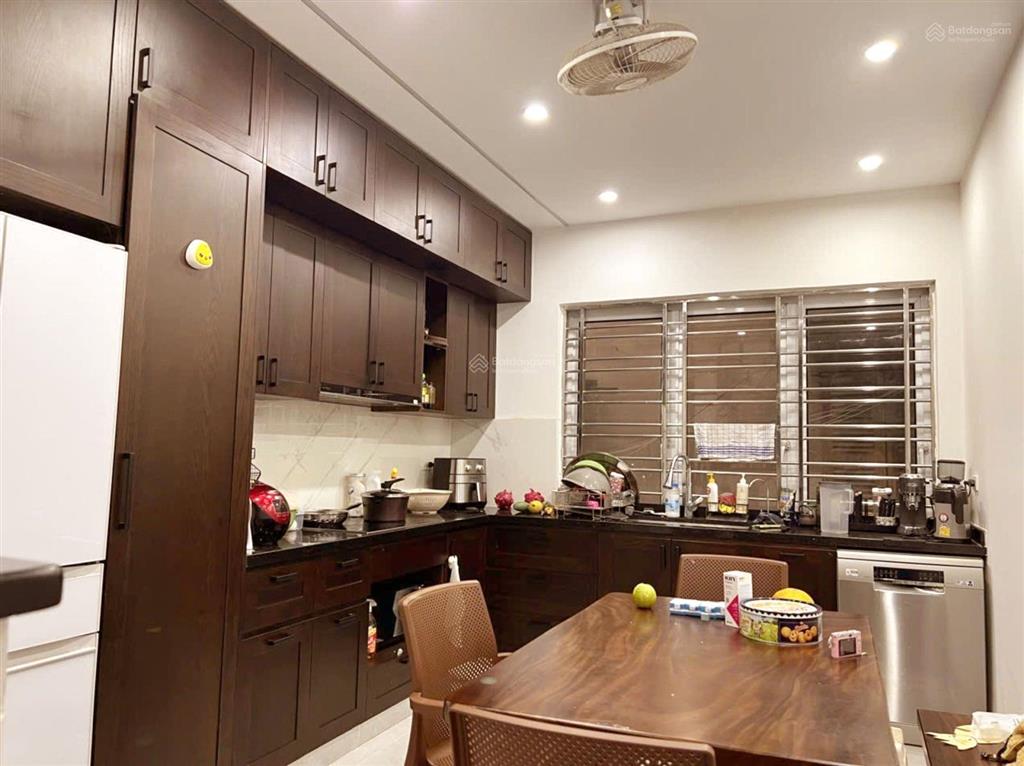 2 thoáng  50m ra mặt phố xuân thủy  tt cầu giấy  nhà dân xây  nội thất xịn  54m x 4t.