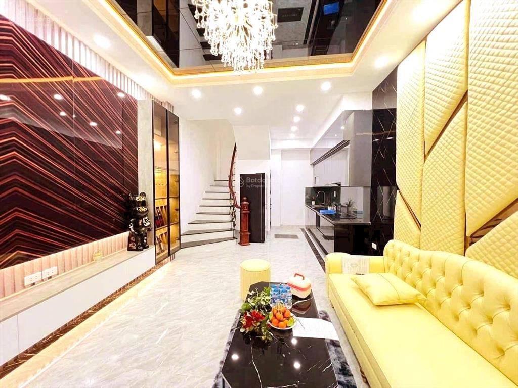Hiếm  5m ra mặt phố nguyễn lân  lê trọng tấn  ngõ thông  ô tô đỗ cửa nhà  dt 35m.