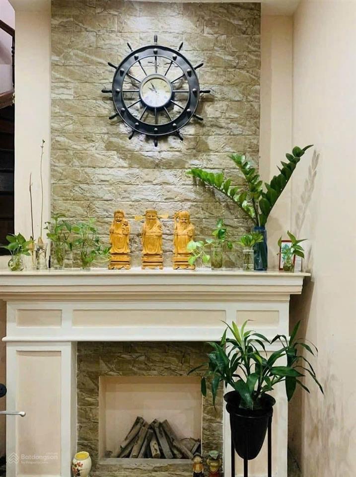 Lô góc  20m ra mặt ngõ hoàng cầu  oto tránh  58m x 4t  kd tốt