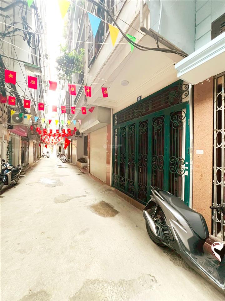40m ra mặt phố nguyễn chí thanh mặt tiền rộng 6m, ngõ oto 7 chỗ qua nhà dt 49m.