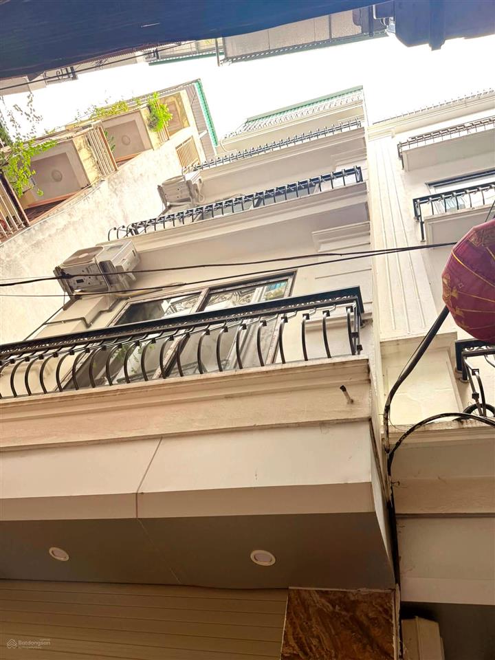 20m ra oto tránh ngõ thông nhà đê la thành kd đa dạng dân xây 5t thang máy dt 39m