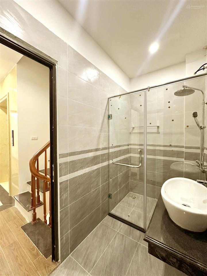 20m ra oto tránh ngõ thông nhà đê la thành kd đa dạng dân xây 5t thang máy dt 39m
