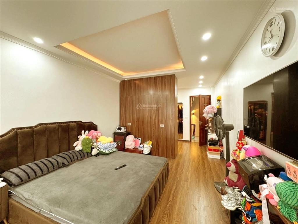 10m ra mặt phố cù chính lan  giáp vương thừa vũ  ngõ rộng  nhà dân xây  dt35/39m.