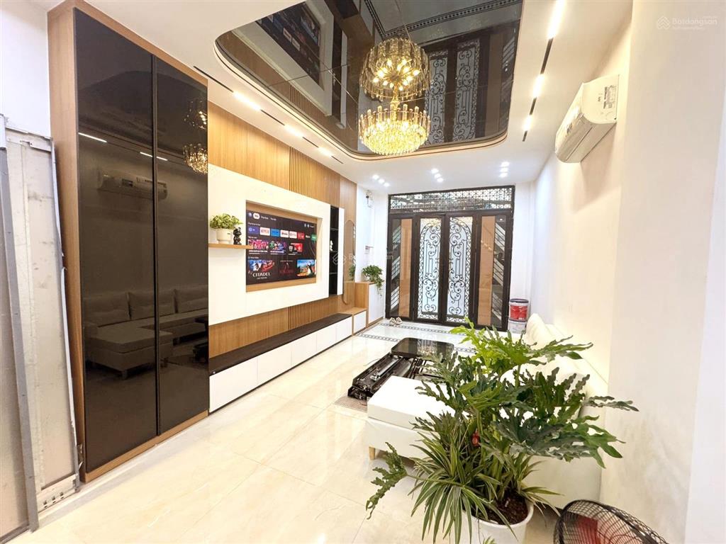 Bán gấp nhà khương trung  ngõ 3m  thoáng sáng  full nội thất  dt 33/36m.
