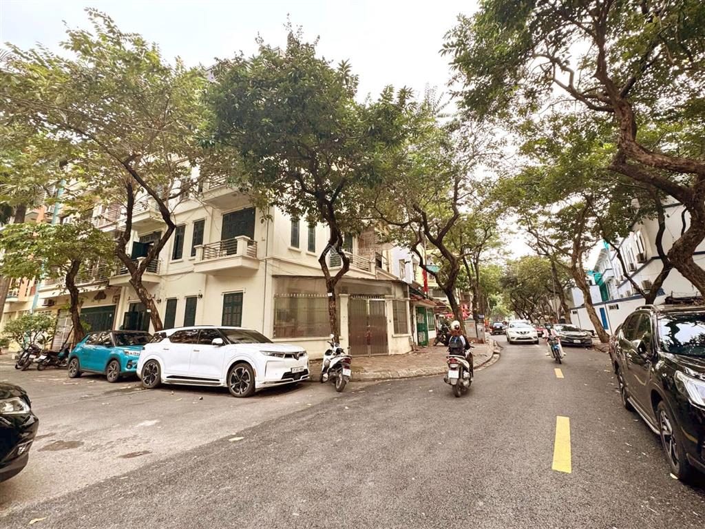 Hạ 5 tỷ! giá cực tốt  lô góc mặt phố  kđt trung yên  dt 93/95m, mặt tiền 18m.