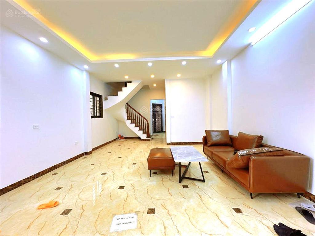 Lô góc, view hồ, bán nhà hoàng quốc việt, ô tô vào nhà, vị trí đẹp, dt 51m², xây 6 tầng.