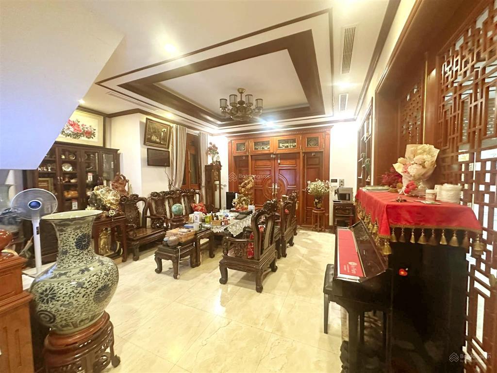 Chỉ 500tr/m  bán biệt thự trung kính  tặng full nội thất 10 tỷ  dt 159m  mặt tiền 12m.