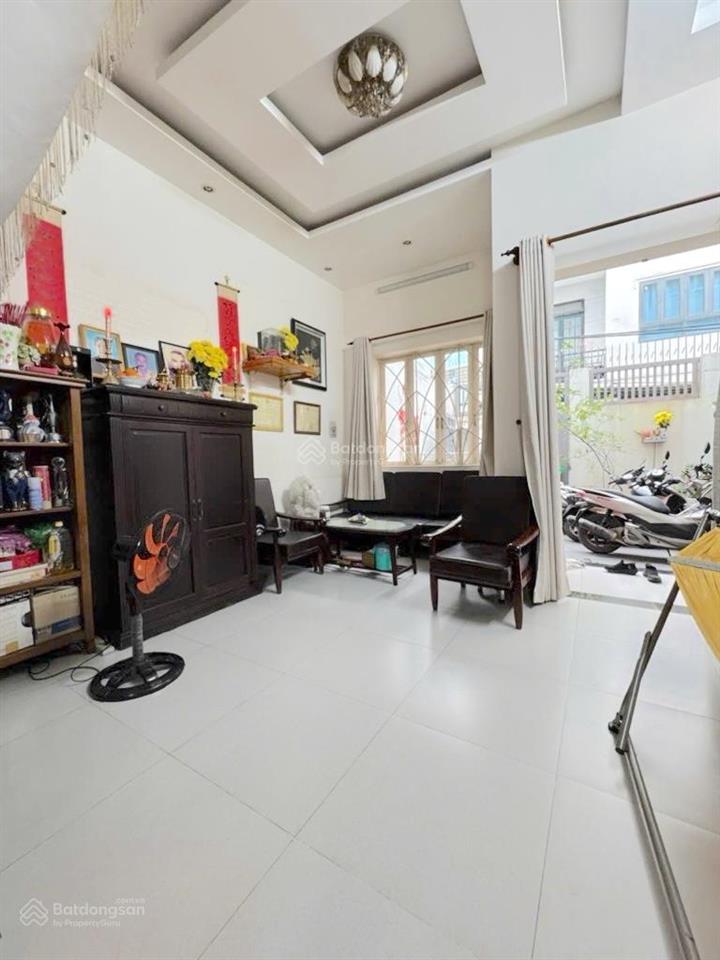 Giảm mạnh 500tr nhà hoàng hoa thám giáp phú nhuận  3 tầng có sân 4.1x16m  có sân